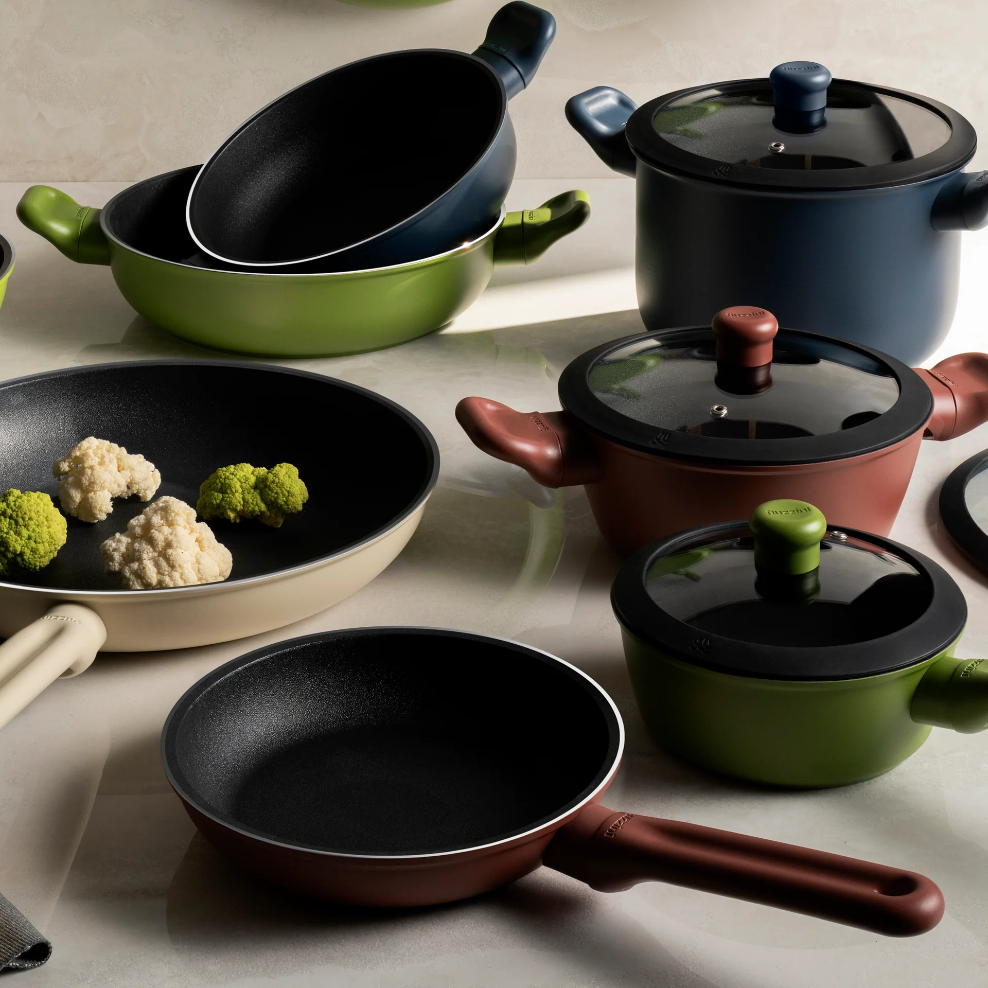 Stekpanna 32cm Cook&Color Black Keramisk beläggning Från Guzzini Designer : Spalvieri & Del Ciotto - Bild 3