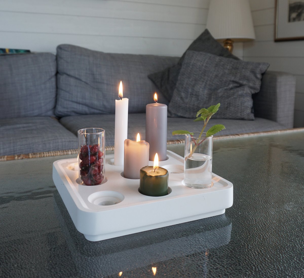 Stumpastake Small Pulverlackad Vit Aluminium för 9 ljus Från Born in Sweden - Bild 6