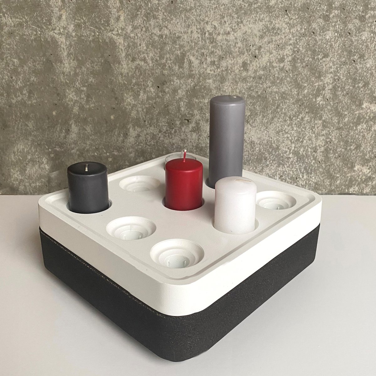 Stumpastake Small Pulverlackad Vit Aluminium för 9 ljus Från Born in Sweden - Bild 4